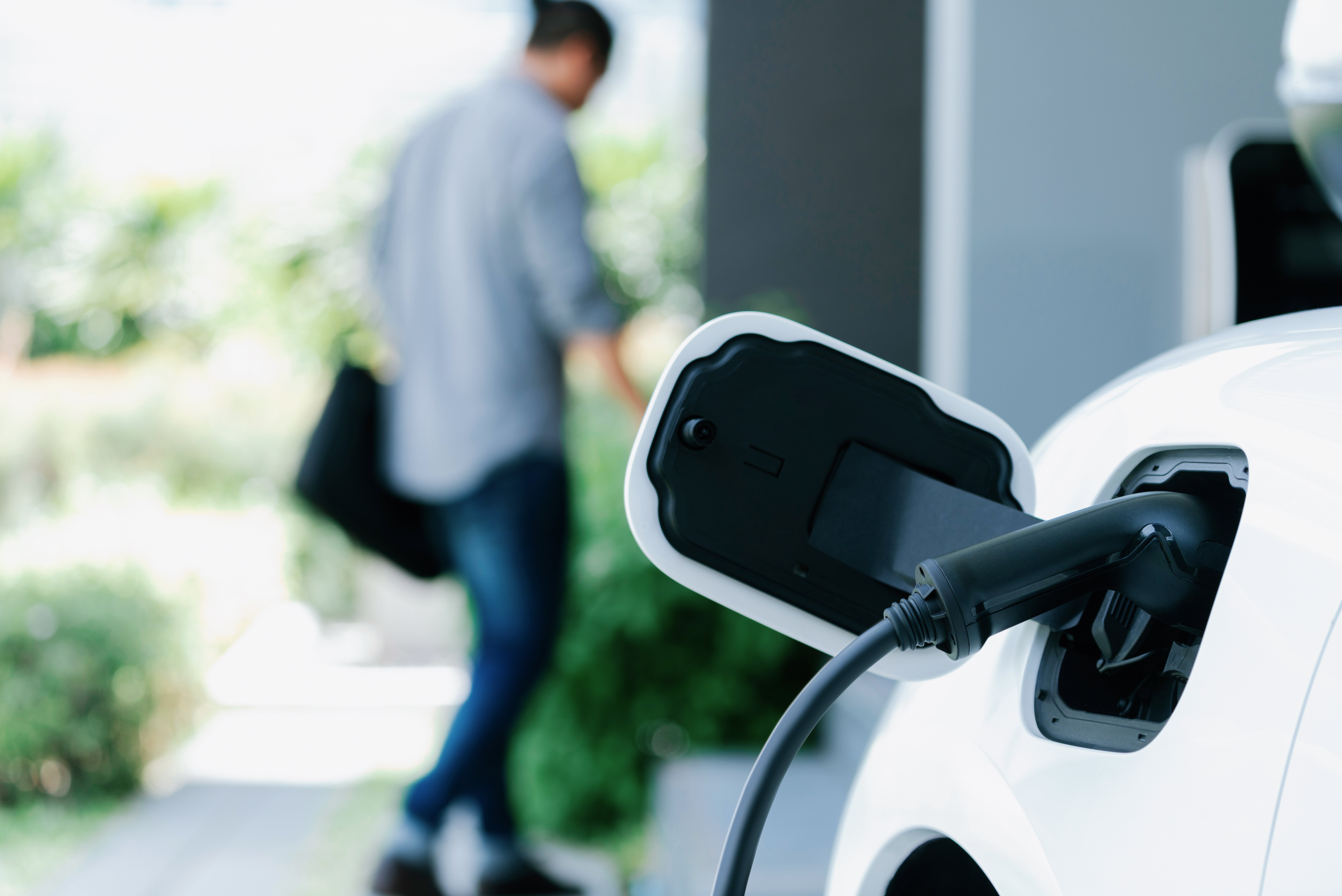 E-Auto lädt